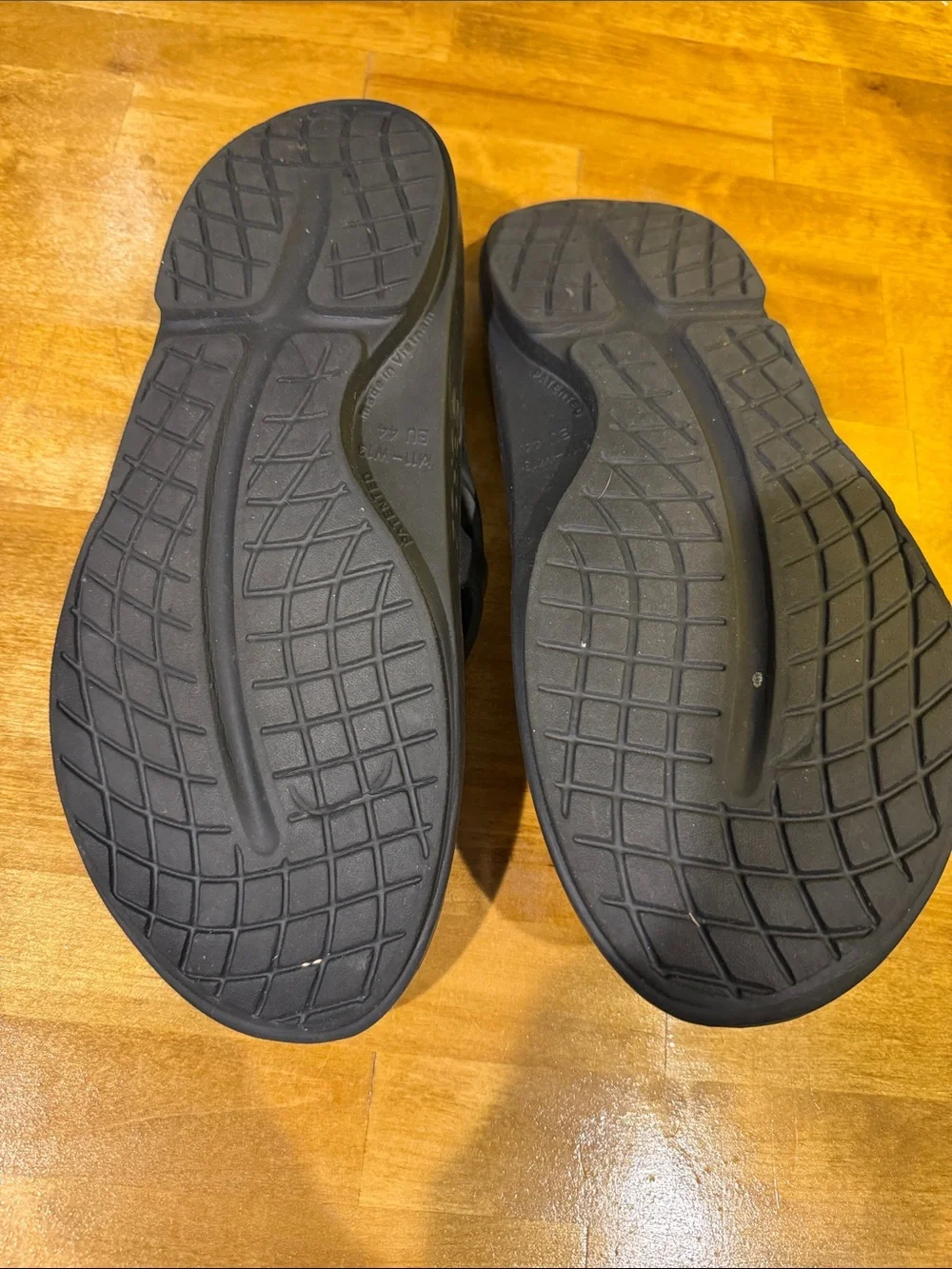 OOFOS Black Men's Recovery Flip-Flops